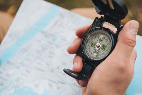 Antenna orientation with compass