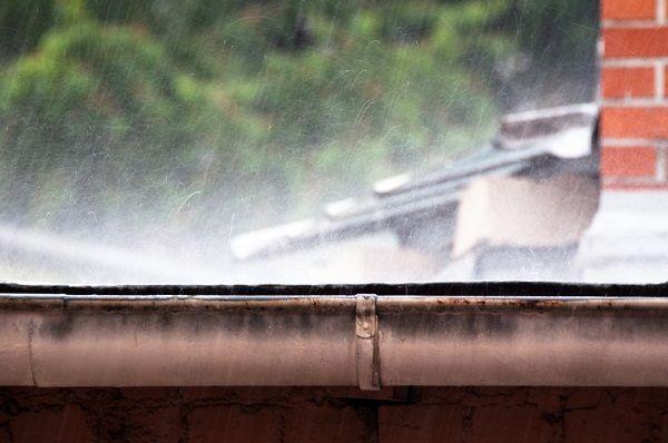 Wind and storms on roof