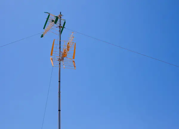 TV antennas stacked on guyed mast